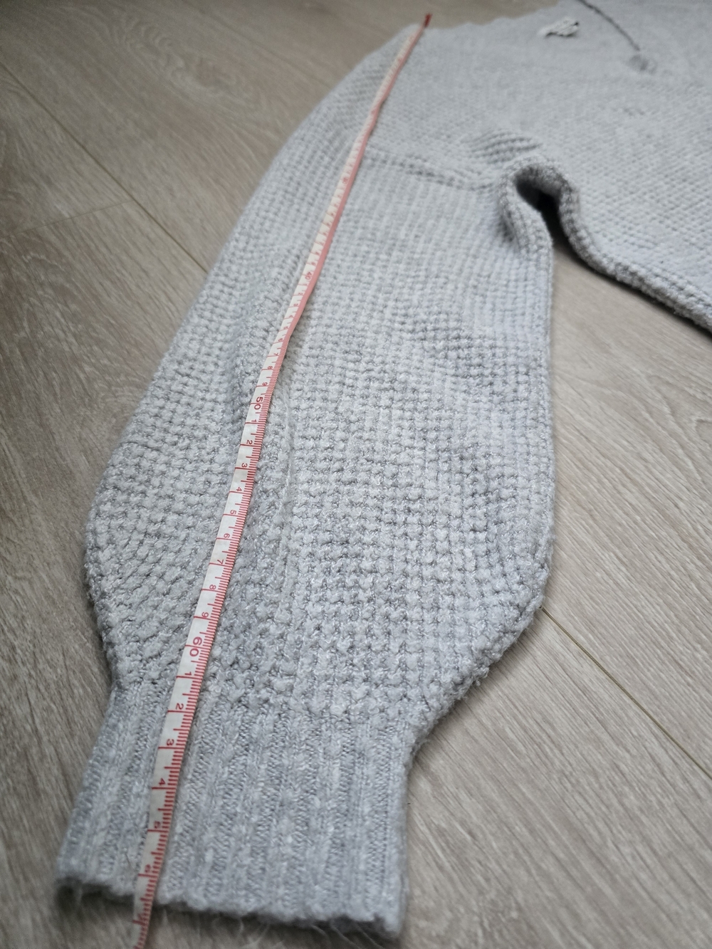 American Eagle Outfitters Light Gray V-Neck Waffle Knit Sweater Oversized M - Picture 9 of 9
